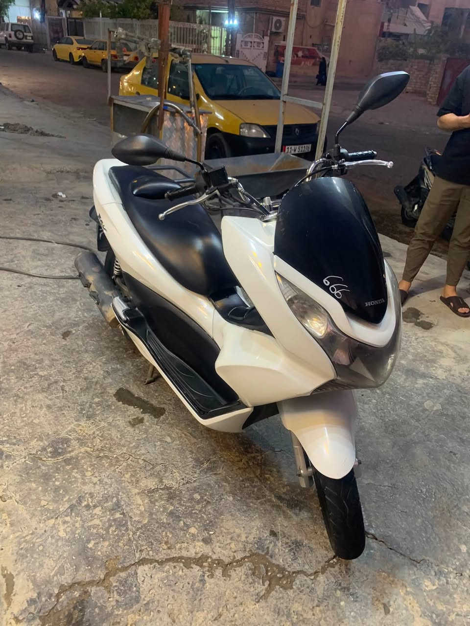 السلام عليكم pcx جيل اول موديل ٢٠١٦ ياباني
دراجه نضيفه كلش شوفت عينكم مثل ما موضح بلفيديو 
تجي تكلب وتدلل السعر ١٢٥٠ مليون وربع للاستفسار *********** مكاني بغداد العبيدي
