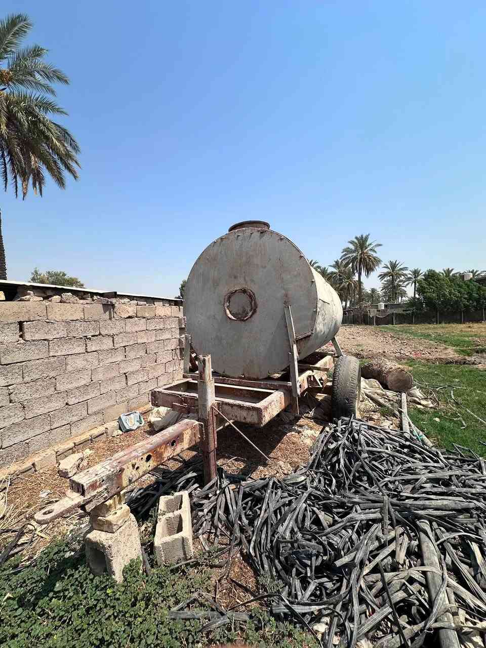 السلام عليكم اخوان  مقطوره للبيع شاصي بلادي شي مرتب وراقي سعه ٣٠٠٠ لتر 
***********
سعرها مرتب
