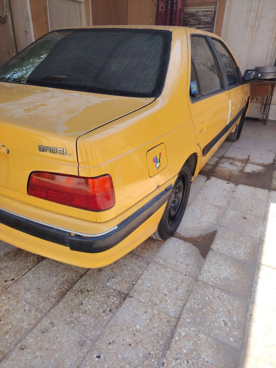 بيجو بارس موديل2016
سنويه ٢٩ مصفره هيه وغرامات
ضربتها وحيده بل باب موضح بل صوره مال سايق
باقي شوف عينك سياره حلوه عوزها بس ملحضات بسيطه
تبريد شغال زوج تواير كدام منضومه غاز بيها بس صونده  طاكه سويها وشغل كبل كير مكفول سعر ٣٣ وبيها مجال شراي رقم ***********
