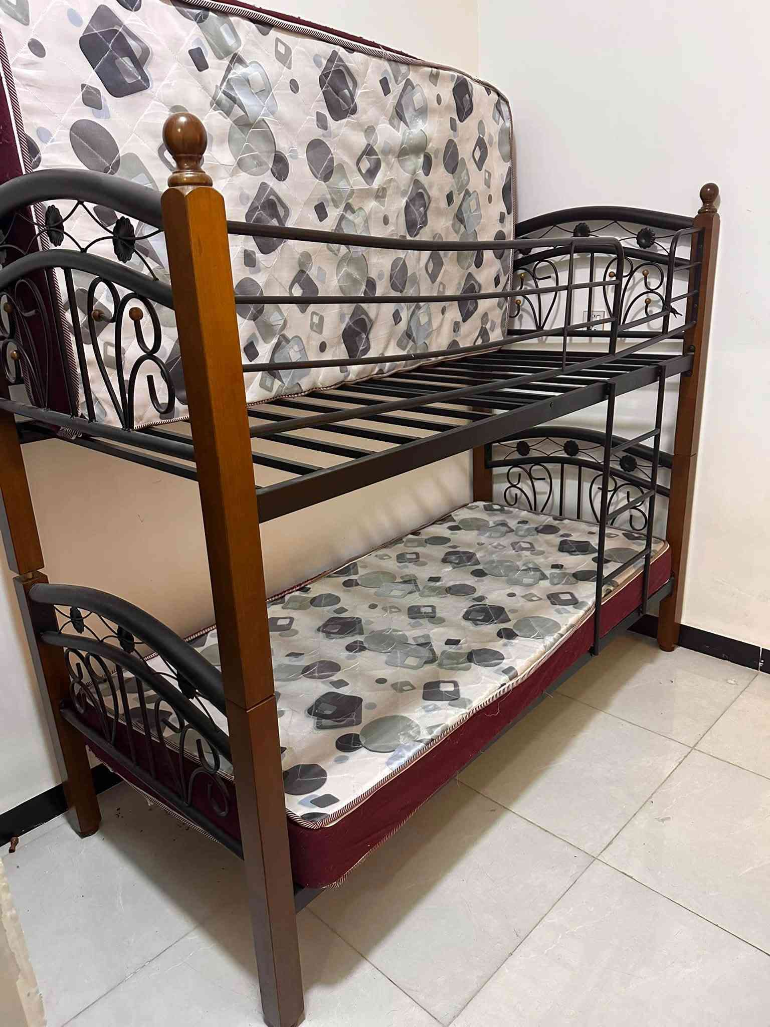 اثاث بيت كامل معروض للبيع الاثاث كلة جديد اي تلف مابي صار 3اشهر من اخذانا للستفسار على رقم الوتساب ***********
