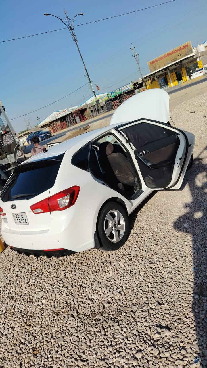 سلام عليكم سيراتو موديل 12 سياره فتحه تحكم استيرين مكينه 2000 بيه صبغ قطعتين السعر 105بيه قليل مكاني كربلاء ***********
