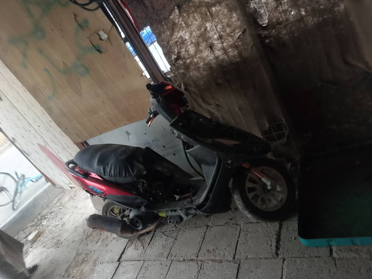 للبيع شغاله قبق هندر نقصها وباتري حله شارع 60 يم حمورابي السياحيه *********** سعرها 200 وبيها مجال
