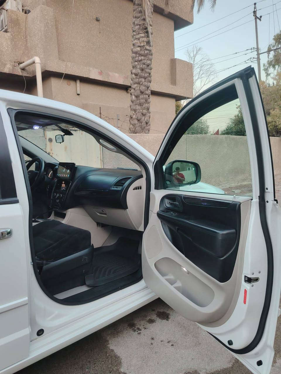 دوج كرفان SXT موديل 2016
حادثها خفيف داخل العراق وتم تبديل البنيد والجاملغ الايسر بقطع بلادية أصلية بدون ايرباك والسونار قبل الحادث موجود 

🔹 محرك 3.6 V6 
🔹 وارد أمريكي
🔹 ماشية 109 ألف ميل
🔹منظومة غاز 
🔹 أبواب كهرباء سلايدين
🔹 جنطة كهرباء
🔹 جامات كهرباء
🔹 كاميرا خلفية
🔹حساسات خلفيه 
🔹 تحكم بالمقود
🔹 تكييف أمامي وخلفي
🔹 مثبت سرعة
🔹 مقاعد Stow ’n Go قابلة للطي من مساحة التحميل
🔹 مقاعد  منفصله  — 7 راكب 
🔹 سيارة عائلية واسعة ومريحة جداً للسفر والاستخدام اليومي

السيارة بحالة ممتازه وما تصرف عليها ربع دينار ، والفحص خير دليل
السعر :  158  ورقة بي مجال بسيط 
الموقع : بغداد الجديدة
***********
