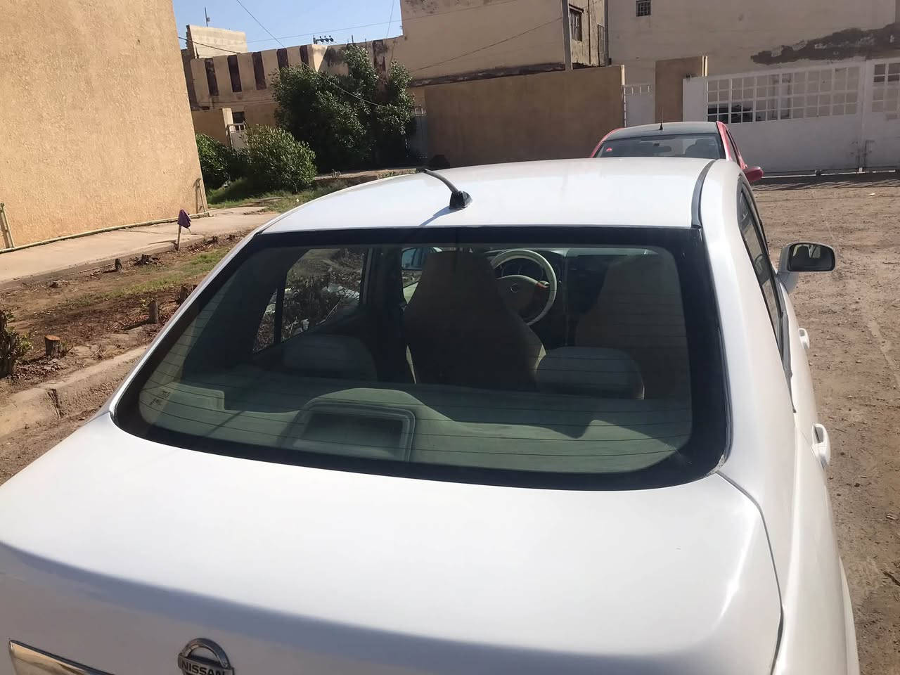 السلام عليكم سيارة نيسان تيده موديل 2006 صبغ عام مكفوله من الكلبه والكص كير عادي رقم إنكليزي بس المكينه بيه كص قليل السيارة معروضه ب 45 الشراي يتواصل وياي على هذ الرقم ***********
