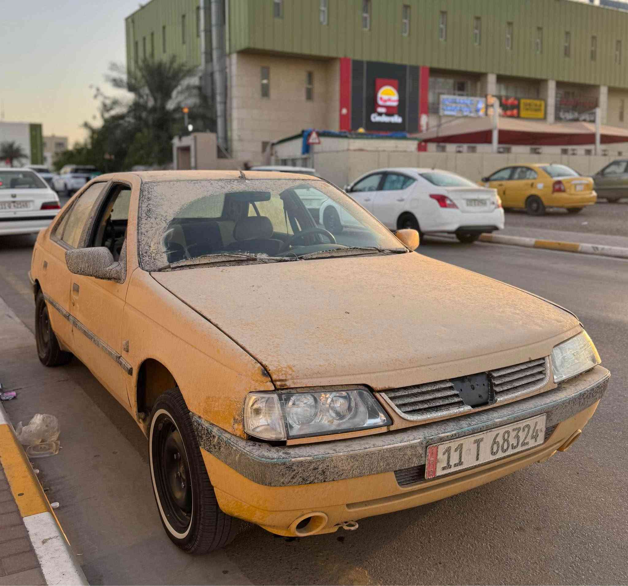 السلام عليكم…
للبيع بيجو glx 405 موديل 2012 سياره جاهزه من كير ومكينه تخم تاير جديد باتري داينمو كلج كله جديد كامله من التعمير باقي بس صبغ بسمي رقم بغداد انكليزي مصفره هيئه وغرامات رايده ب25 وبيه مجال للشراي تواصل 
*********** بغداد, العراق
