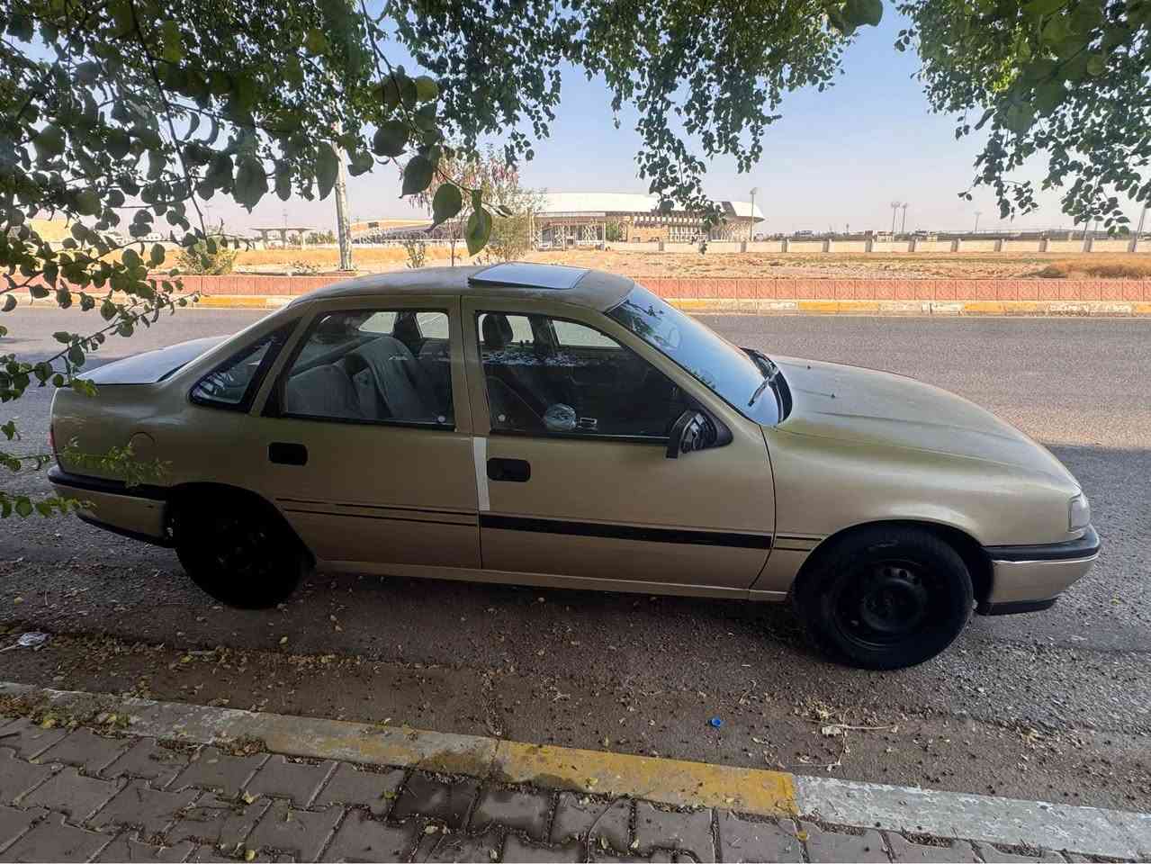 ئوپل ڤيكترا 
موديل١٩٨٩ 
محرك ٢٠ 
سقف سلايت 
رقم الماني بسمنة  
سونية. جديد ٢٠٢٩
مابي ضربة 
سعر ٣٠ و بي مجال لطيبين 
***********

***********
كركوك كركوك, العراق
