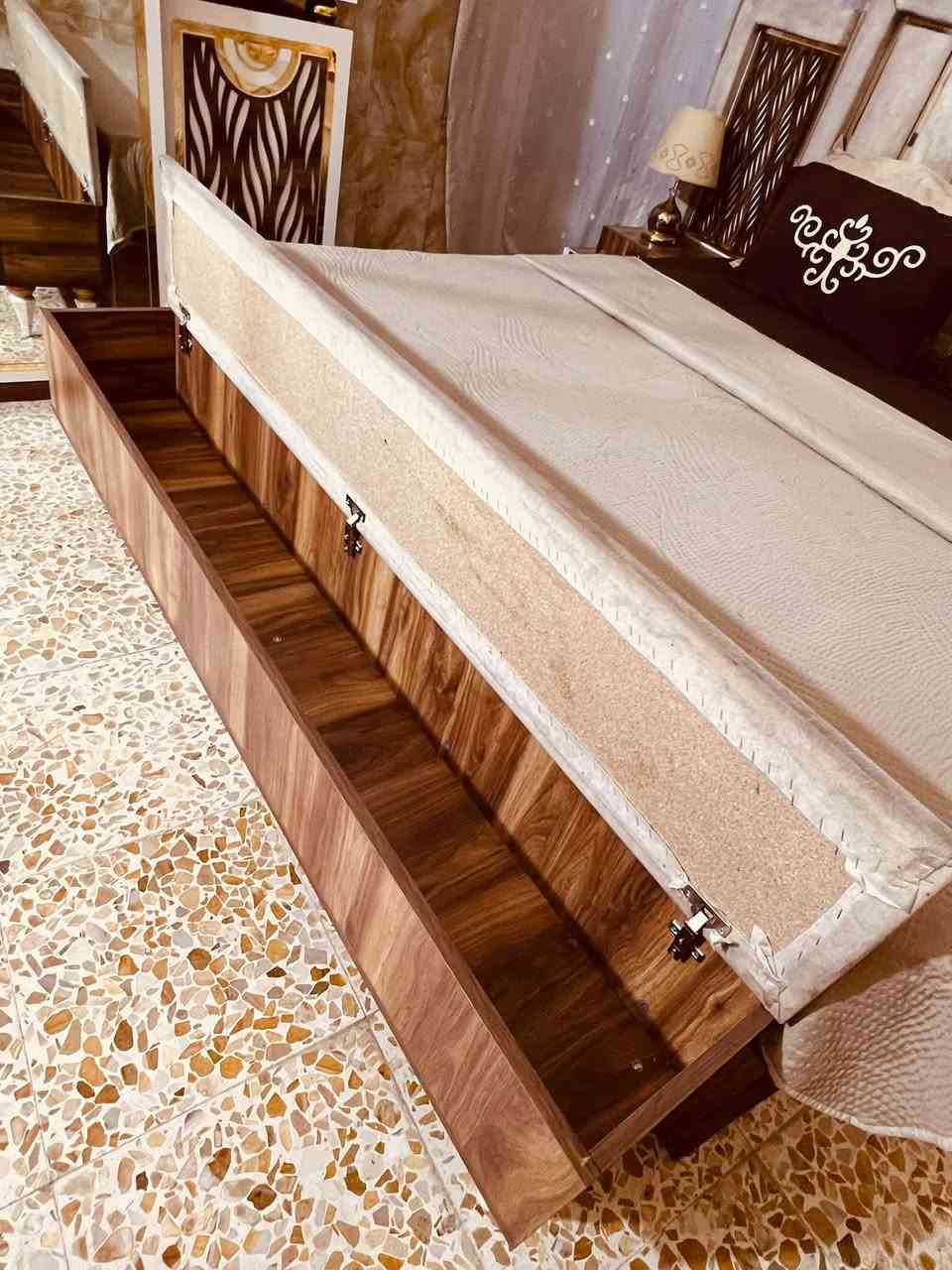 غرفة تركيا نضيفة مابيها ضرر 8 قطع الكنتور نضام ابواب مكاني بغداد للبيع بسعر مناسب للأستفسار  ***********
