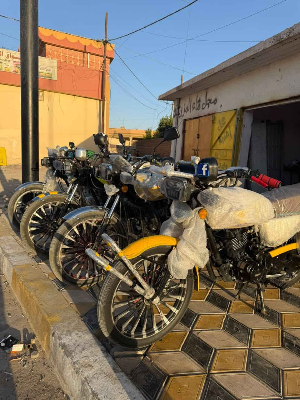 دراجات للبيع 
موديل 25 محرك 200 كم شفت السعر 850
موديل 25 محرك 200 ضاغطه السعر 950
 موديل 24 محرك 150 كم شفت السعر 700
موديل ٢٣ محرك 150 كم شفت السعر 550
#ملاحضه
محركات شرط لاتخابرني شبيهن ومابيهن تعال عل محل وشوف بعينك ونتفاهم 
تريدلك دراجه زينه تعال وبيك خير وتدلل
العنوان #قريه_المزرعه_ورشه_ابو_عمار
رقم المايل ***********
رقم المبايل ***********
