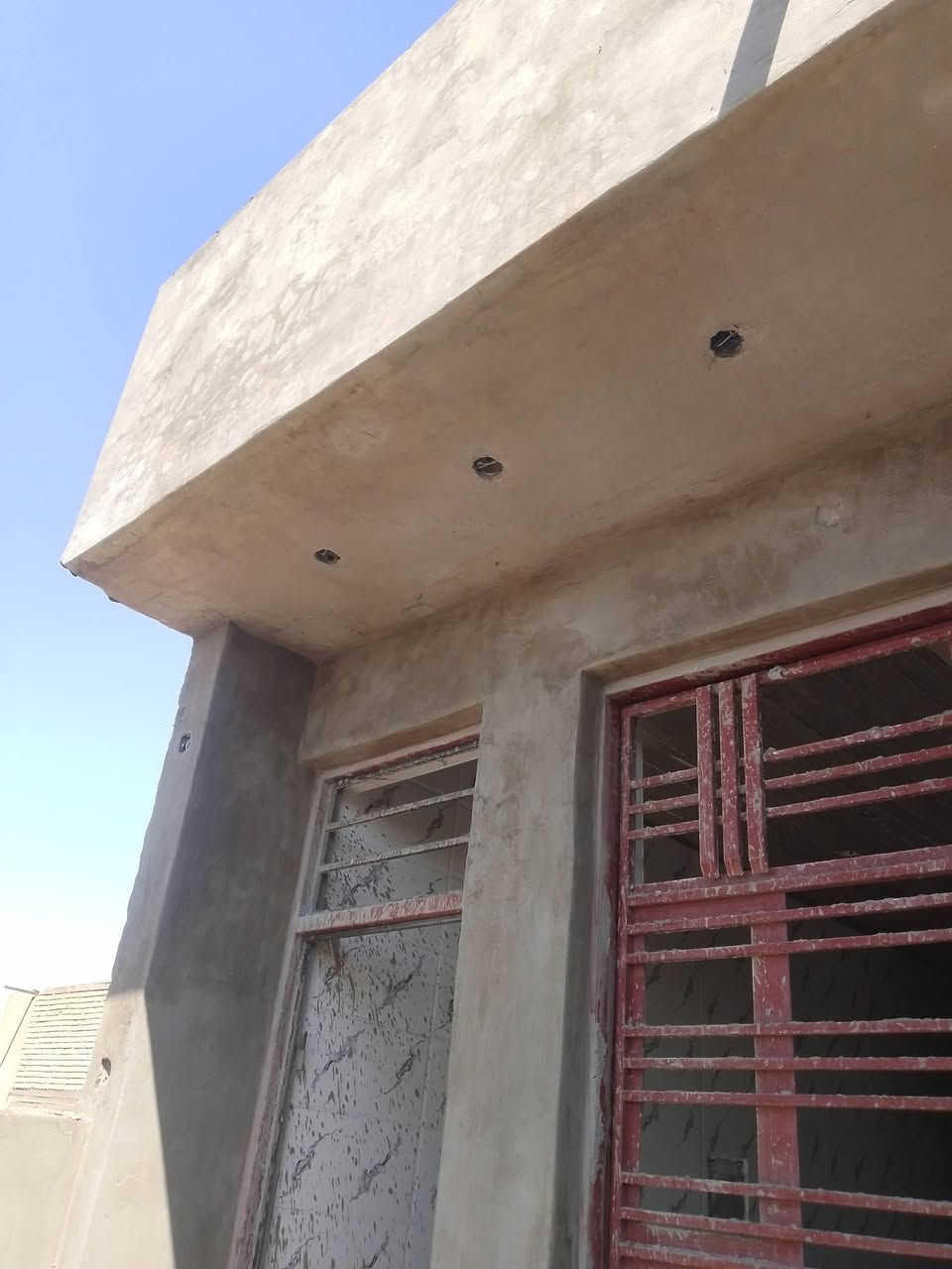 السلام عليكم لباخ مصري متفرغ حاليا شغل هندسي خشن وناعم داخلي وخارجي اسعار مناسبه مكاني بغداد رقم بي وتس ***********
