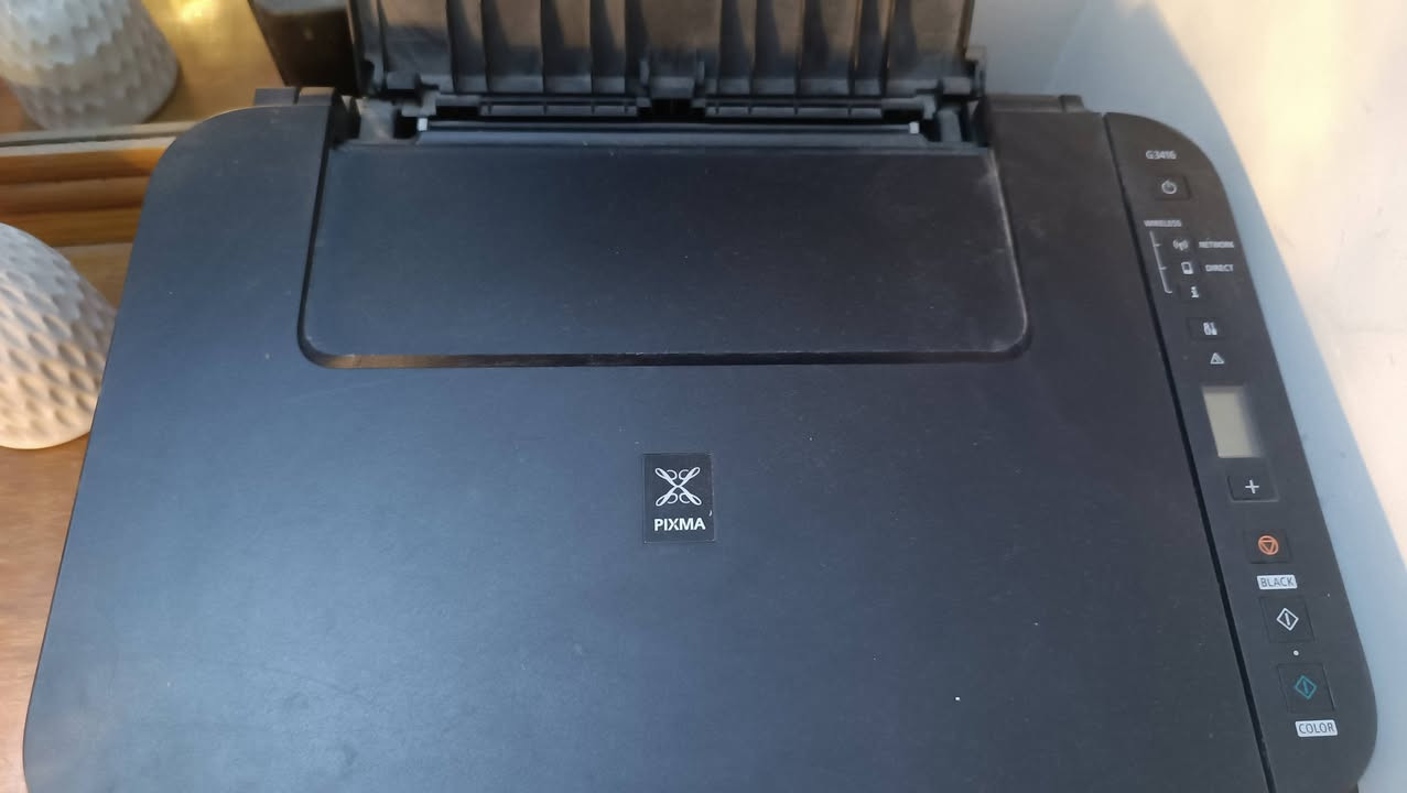 للبيع طابعة كانون Canon PIXMA G3416 نظام خزان حبر مستمر
الطابعة اقتصادية وتوفر بالحبر بشكل كبير وتعمل كطابعة وسكانر بنفس الوقت كما انها تُربط على الهاتف عن طريق تطبيق Canon Print بشكل كامل 
الطابعة توصلها كهرباء وتشتغل لكن تظهر حاليا رمز خطا P06 وانا ما اعرف طريقة تصليحها لذلك حاب ابيعها بحالتها الحالية
مناسبة لشخص مختص بالصيانة او يعرف ينظف حساساتها او يستفيد منها قطع غيار
خزانات الحبر تحتوي على حبر وموضحة بالصور  
المكان: بغداد الجديدة، منطقة الامين
السعر: 120,000 دينار قابل للتفاوض البسيط
للتواصل: ***********
