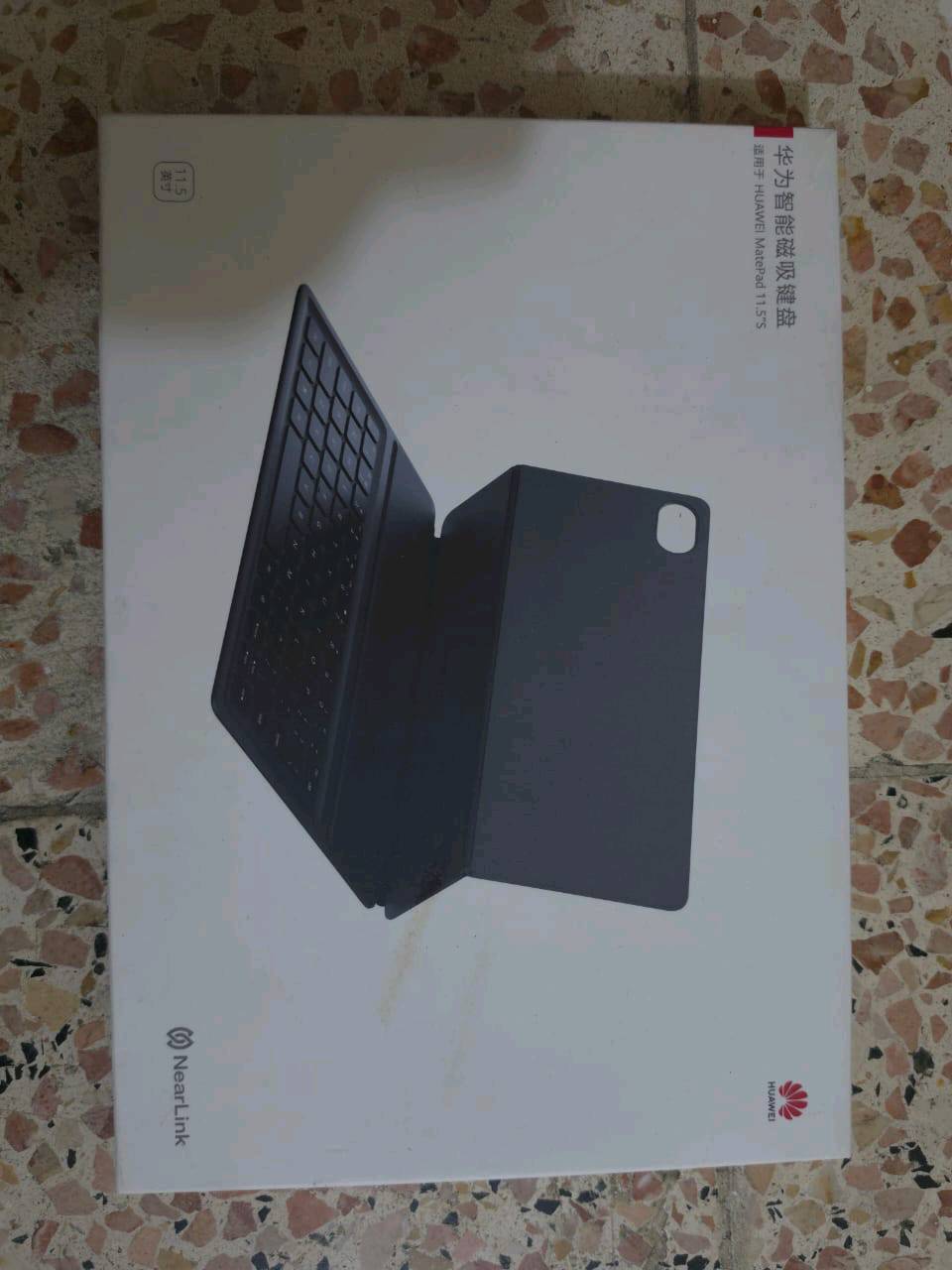 هواوي ميت باد 11.5 نسخة s
 شاشة144Hz
265/8ذاكرة 
8700بطارية 
صحة للبطارية 100%
كامل ملحقات كراتونة الجهاز و الكيبورد، كفر مغناطيسي، كيبورد، شاحنة، وصلة الشاشة 
السعر 490 وبي مجال استفسار خاص أكثر 
مكاني بغداد