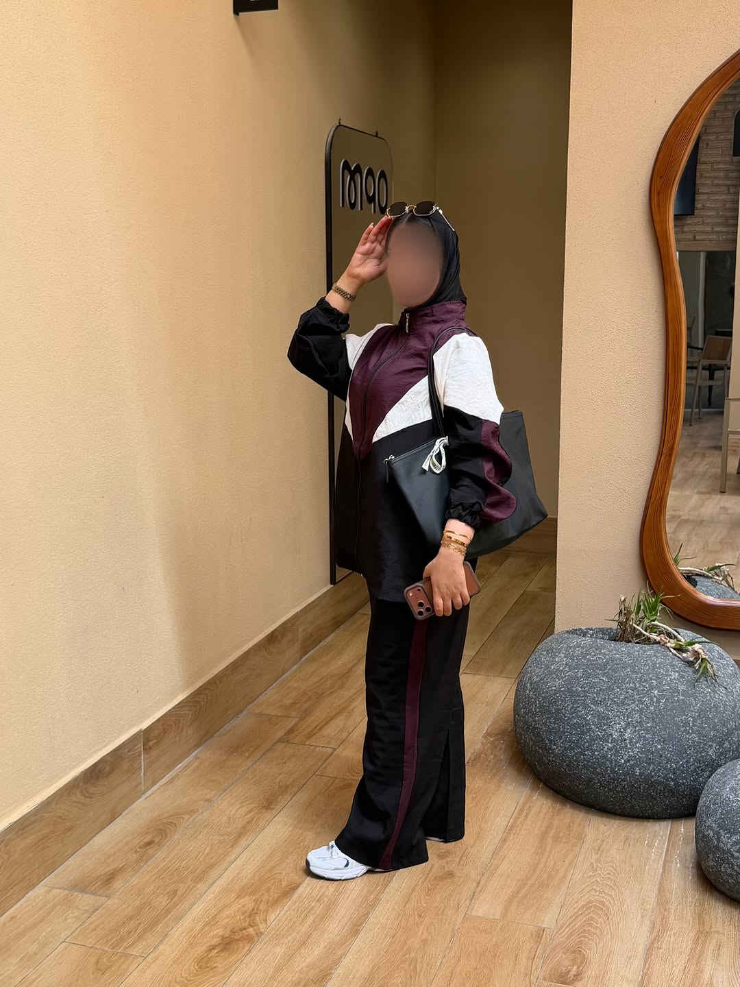 السوت متوفر 4 الوان ♥️🖤🤎💙
قياس 38-40-42-44-46
طول الجاكيت 75 سم 
طول البنطلون 105 سم 
للطلب التواصل دايركت او واتساب ✅
