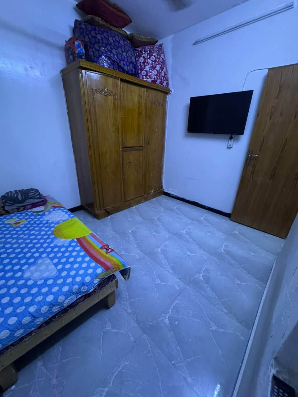 دارللبيع مساحه 50متربناء سنه 2025يحتوي الدارعلى طرمه وصاله ومطبخ وخدمات وغرفه نوم والطابق الثاني يحتوي عغرفتين نوم  والثالث مخزن العنوان حي القاهره خلف افران الزيتون باقرب من مطعم الانعام للاستفسار***********
