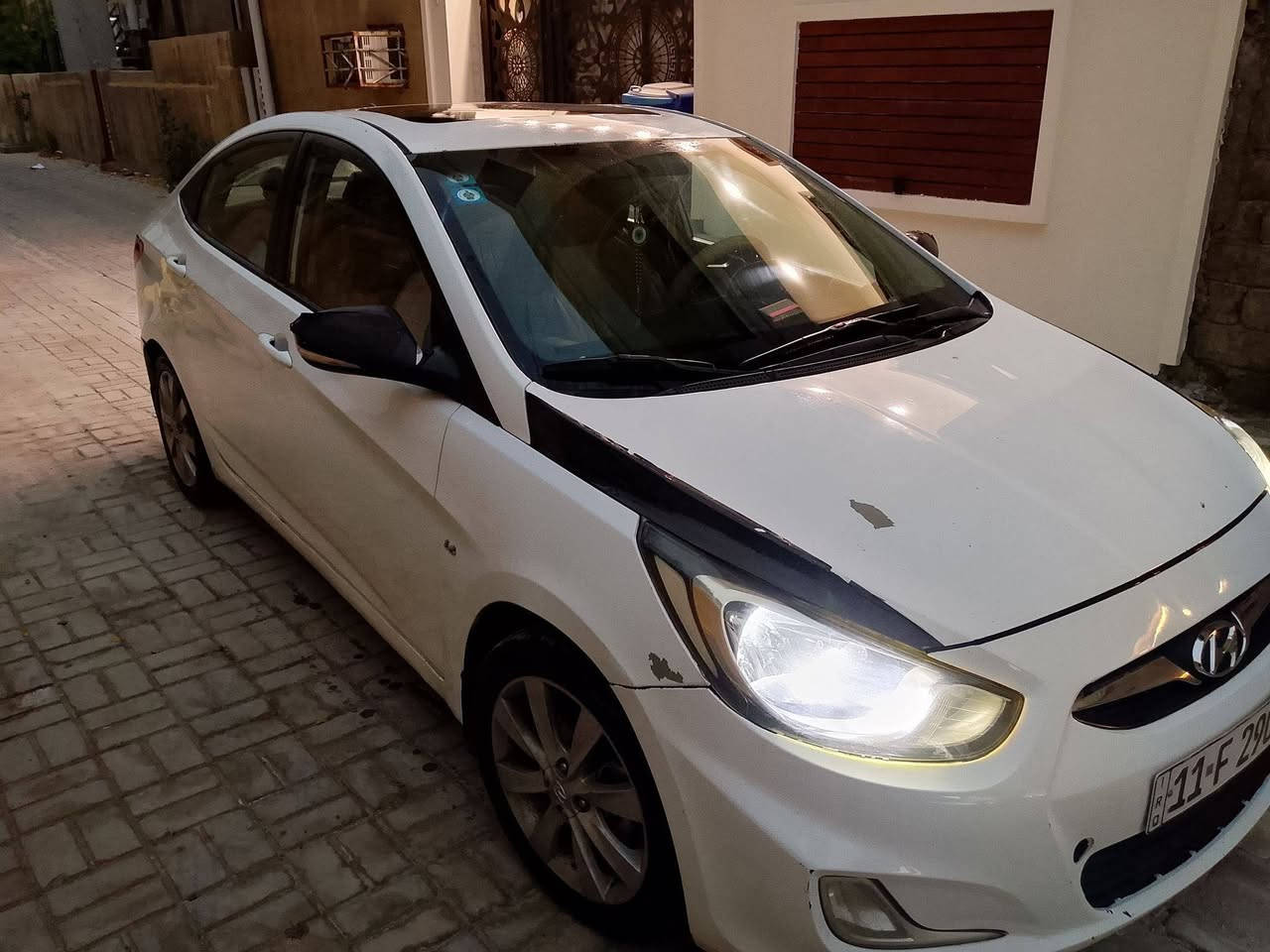 اكسنت خليجي فول مواصفات 2011
اكسنت خليجي 2011 بغداد محرك 1600 دوش 
فتحه سقف 
زنون 
اشاير مري 
5 تجاوي 
نضام ايكو 
تبريد تدفئه 
ويل كب عدد 5
السياره حلوه  وبيها سونر
السعر 85 بيها مجال بسيط جدا 

مكانها حي الجهاد 
***********
