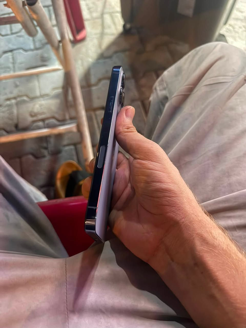 ايفون 13 برو ماكس ذاكره 128 
جهاز نضيف   شخط مابي
فقط مستبدل شاشه فيس ايدي متوقف
شاشه نوعيه كلش حلوه باقي كله شغال
كرتونه وياه السعر 480 بي مجال بسيط
مكاني بغداد رقم***********
