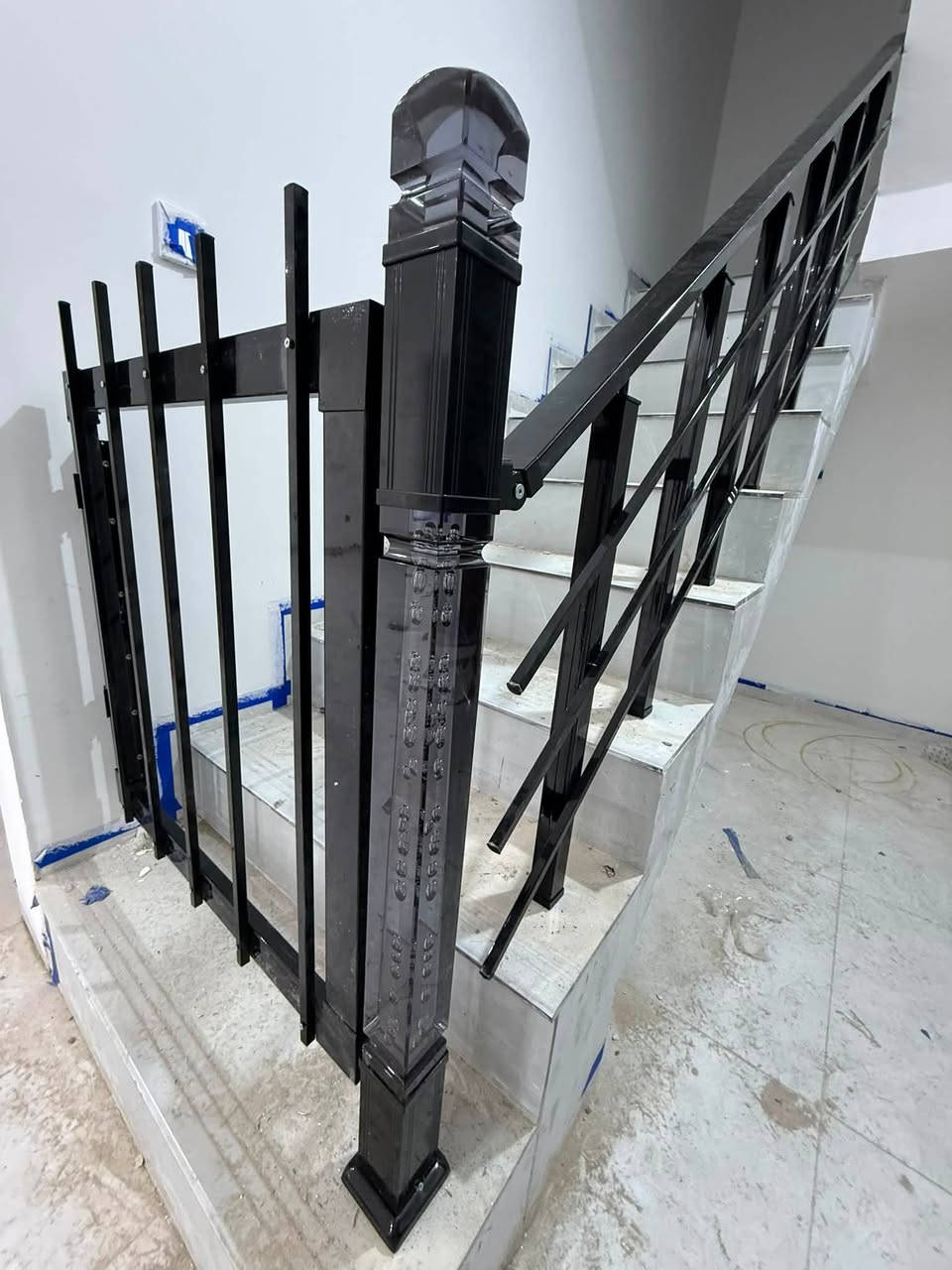 عمل محجر درج عدل المنيوم مربع باللون الاسود تصميم وتنفيذ معمل المنيوم طوز

🔹معمل المنيوم طوز لعمل أبواب وَشبابيك الألمنيوم في قضاء الطوز  مَعنى الفخامة والرقى ، 
معمل مُكتمل مَن أجود وأفضل أنواع الشبابيك الالمنيوم  والمُحجرات الدرج والسكايلايت  والقواطع الزجاجية . وأرقى أنواع المطابخ الخشب والديكورات 

🔸🔹📍زُورونا فَي مَوقعنا ( قضاء الطوز سايدين قائمقامية مقابل مركز شرطة الجمهورية عمارة شاخوان حاج هاشم )

☎️***********

 #محجرات_الدرج #محجرات #محجرات_المنيوم #شبابيك #مطابخ_حديثة #ابواب #درسنك_روم #شبابيك_المنيوم #ميز_تلويزيون #مطابخ_مودرن#مرمر#طبيعي#كوارتز
