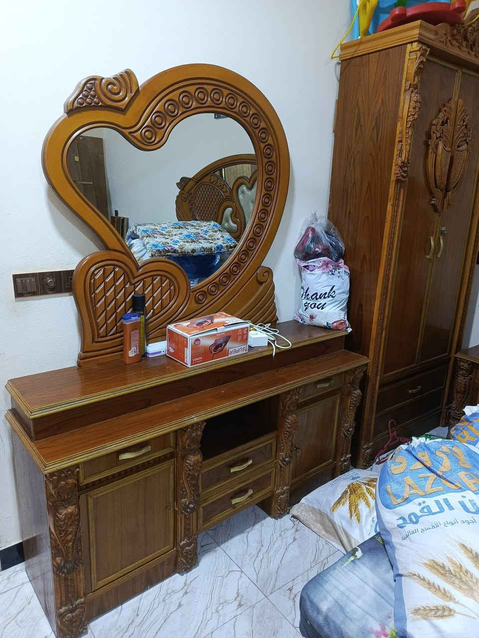 السلام عليكم 
غرفه اخشاب احطاطه للبيع استفسار على الرقم ***********
الخاص مفتوح
