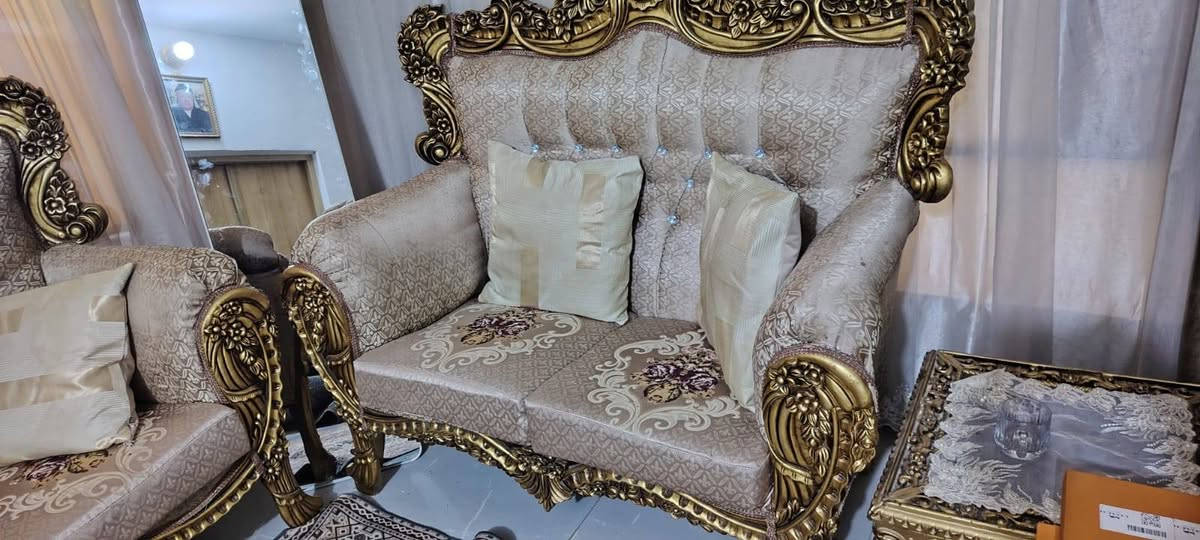 تخم ملكي • ١٠مقاعد • ٣طبلات