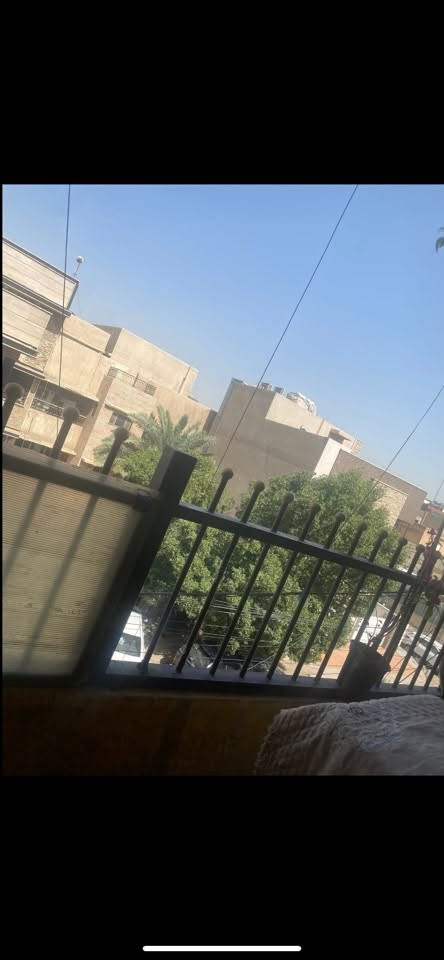 شقة للبيع تحتوي على صاله +مطخ+٢ غرف نوم وخدمات وبالكون امامي +منور خلفي طابق ثاني المساحه ٧٠م كراده داخل قرب مجمع الليث 
للاستفسار: ***********/***********
