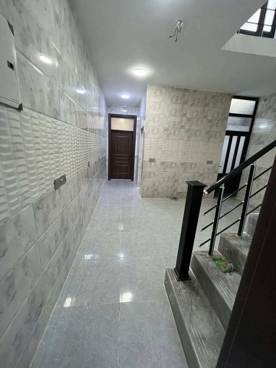 السلام عليكم
🏠#الدارللبيع 80متر واجهيه 5متر نزال 16متر

 طابقين وبيتونه  بناء حديث وتصميم متكامل✨️

 يحتوي البيت. ع[3غرف نوم -استقبال -صحيات عدد2- ومطبخ] البيت شغل درجة اولى✨️

⬅️ مع الخدمات[ماي-كهرباء- تبليط ]✨️

⬅️نوع العقار  طابو زراعي سند 25 اقرار محكمه 

⬅️العنوان #بغداد_الدوره_البوعيثه   
       مجمع العدل الاول 

🔶️السعر جدا مناسب
 
🔴للاستفسار  خاص او الاتصال ع  الرقم 

☎️***********
