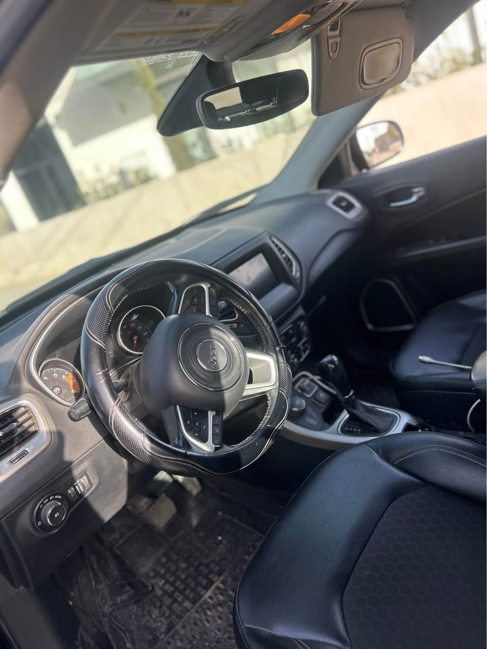 Jeep Compass 2018 latitude 

‎مواسەفات 
‎بەسمە
‎شەغال
‎دەبڵ ئەکسل 
‎دەرگا بەسمە 
‎برێک بەسمە 
‎ئۆتۆ ستارت ستۆپ 
‎تراکشن کۆنترۆڵ 
‎کامێرا 
‎بیلاد ناو رەش 
‎کوشن جلد 
‎تەحەکوماتی کامل سەر سوکان 
‎گێڕ تۆماتیک و عادی 
‎ئاوێنە هیتەر
چەندەها مواسەفاتی تر 

‎سەیارەکە دەعمی نیە
‎لەسەر شووخت چاملغی پێشەوەیو نیوەی دەرگای سایەق بۆیاغە  
ئێرباگی نەتەقیون 
‎سەیارەکە چوار تایەی لۆکی لە ژێرایە 
‎مەکینەی ٤ بستۆنی ٢.٤ ی مەرغوبە 
‎گێڕ و مەکینەی بە شەرت 
‎تەبرید و کارەباییات هەمووی بە شەرت 
‎تەقە و ڕەقەی نییە 
تەنها مەکینەی کراوەتەوە لەسەر بەنزینی خراپ بەس بە شەرت ئەیفرۆشم کە ئێستا مووشکیلەی نیە ٤ وەلفیمان گۆرین لە وەلفەکانی دابوون 

وەتس ئەپی لەسەرە
*********** رانية, السليمانية
