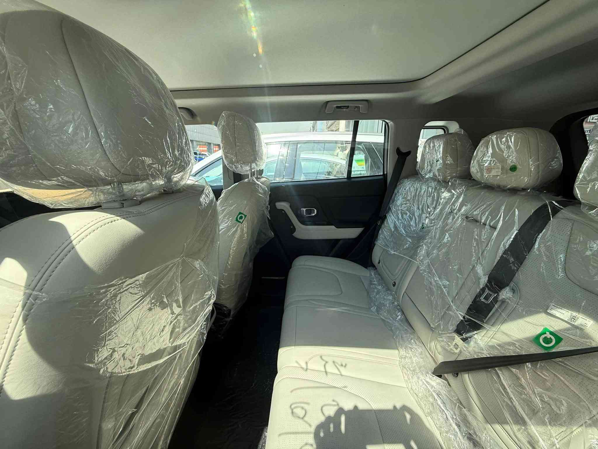معرض بغداد المركزي
🚙 Jetour T1 2.0T    2027

* المحرك: 2.0 لتر تيربو، 4 سلندر

* القوة: 187 كيلوواط ≈ 254 حصان

* العزم: 390 نيوتن متر

* القير: أوتوماتيك 8 سرعات

* Comfort: دفع أمامي FWD

* Luxury: دفع رباعي AWD

* السرعة القصوى: 180 كم/س

* خزان الوقود: 70 لتر

* المقاعد: 5

* الطول × العرض × الارتفاع: 4705 × 1967 × 1843 ملم

* قاعدة العجلات: 2800 ملم

* الجنوط: 19 إنش

* التعليق: أمامي MacPherson وخلفي Multi-link.

العنوان📍:بغداد معارض البياع مقابيل محطه وقود سيديه 

معرض <بغداد المركزي >

☎️***********☎️

☎️***********☎️
