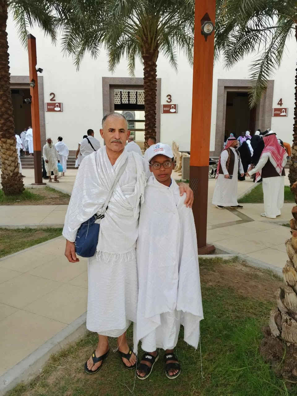 الحمد لله رب العالمين...... 
احرام معتمرينا الأعزاء من 
ميقات أبيار علي . مسجد الشجرة
لأداء مناسك العمره المفردة أشهر ربيع الآخر
نسأل الله أن يتقبل طاعاتهم وصالح أعمالهم
. _________________________
 خادم ضيوف الرحمن
سليم الشجيري
, ***********
***********
