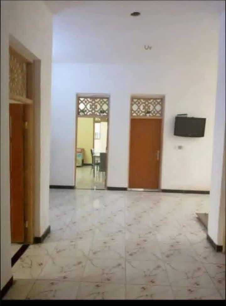 السلام عليكم ارض زراعية طابو سند٢٥ المساحة نصف دونم يحتوي على بيت مساحة ٢٢٠ اربع غرف نوم وسويتهن ومطابخ ثنين حار وبارد واستقبال وصحيات داخلية وخارجية بالاضافة الى مسبح ومحمية وتشجير العنوان بغداد منطقة السلاميات الاتصال على ***********
