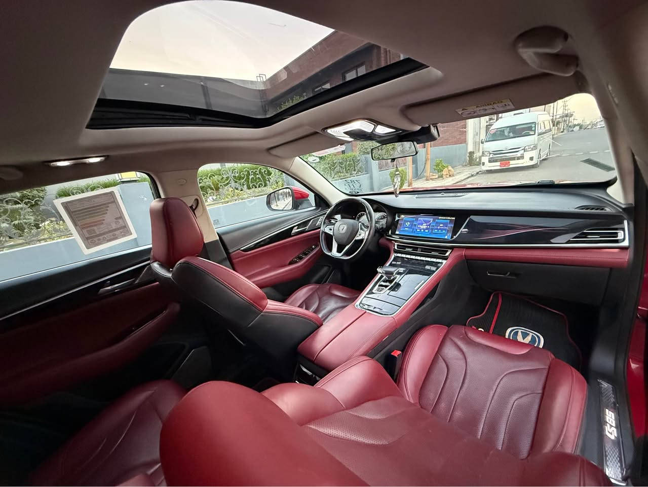 شانجان CS 85  رةنگ سؤر موديل 2021  فول فول موسافات زةمان شريكة البخيت 6 سال زةمان شريكة هةية  صفري هةوليرة يةك دةست بوا سيارةكة بة ناوي خوم هةموو شتيك نوي مكينة 20 تؤربؤي پانؤرما بريك بةسمة شاشة گةورة گيج اليكترؤني گوشين سارد كةرم گوشين كارةبا ناو ليد بيلادي   بة ناوي خوم هةموو كيان بةشةرت دةعاميش بةشةرت تةنها يةك PDR بجوك هةية لة سوندق  بة كؤنترؤل دةرواتة پيشوة دةرواتة پاش ***********  سعر١٣٥ أربيل, العراق
