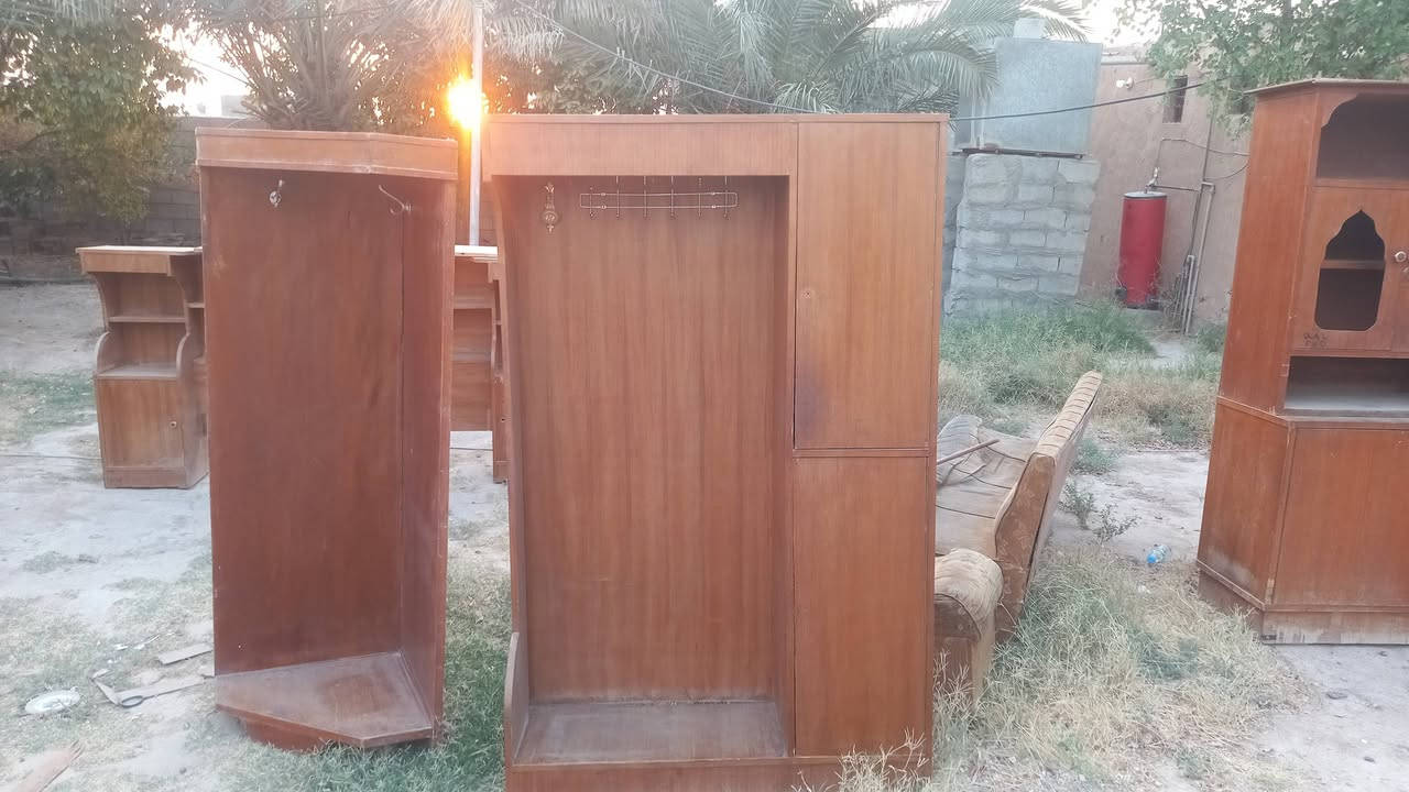 اثاث اخشاب مستعمل 
المكان الحويش 
7 قطع مثل الي بالصورة
السعر 500 الف كلهن 
***********
التواصل ع هذا الرقم

