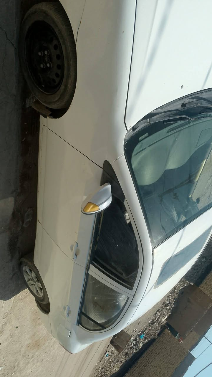 سياره ليفان 620لبيع سياره مرتبه كير مكينه مكفولات حداديه زينه السياره شوفت عينك عليه غرامات 250 فقط السعر 30 وبيه مجال مستعجل علئ بيعته المكان الديوانية الرقم ***********
