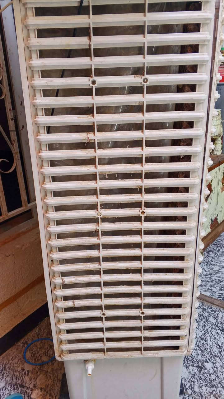 مبرده  للبيع حجم كبير شغاله السعر 75 وبيها مجال الرقم *********** واتساب او ماسنجر
