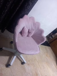 كرسي دوار  بناتي السعر 25 وبي مجال للاتصال 07759658687