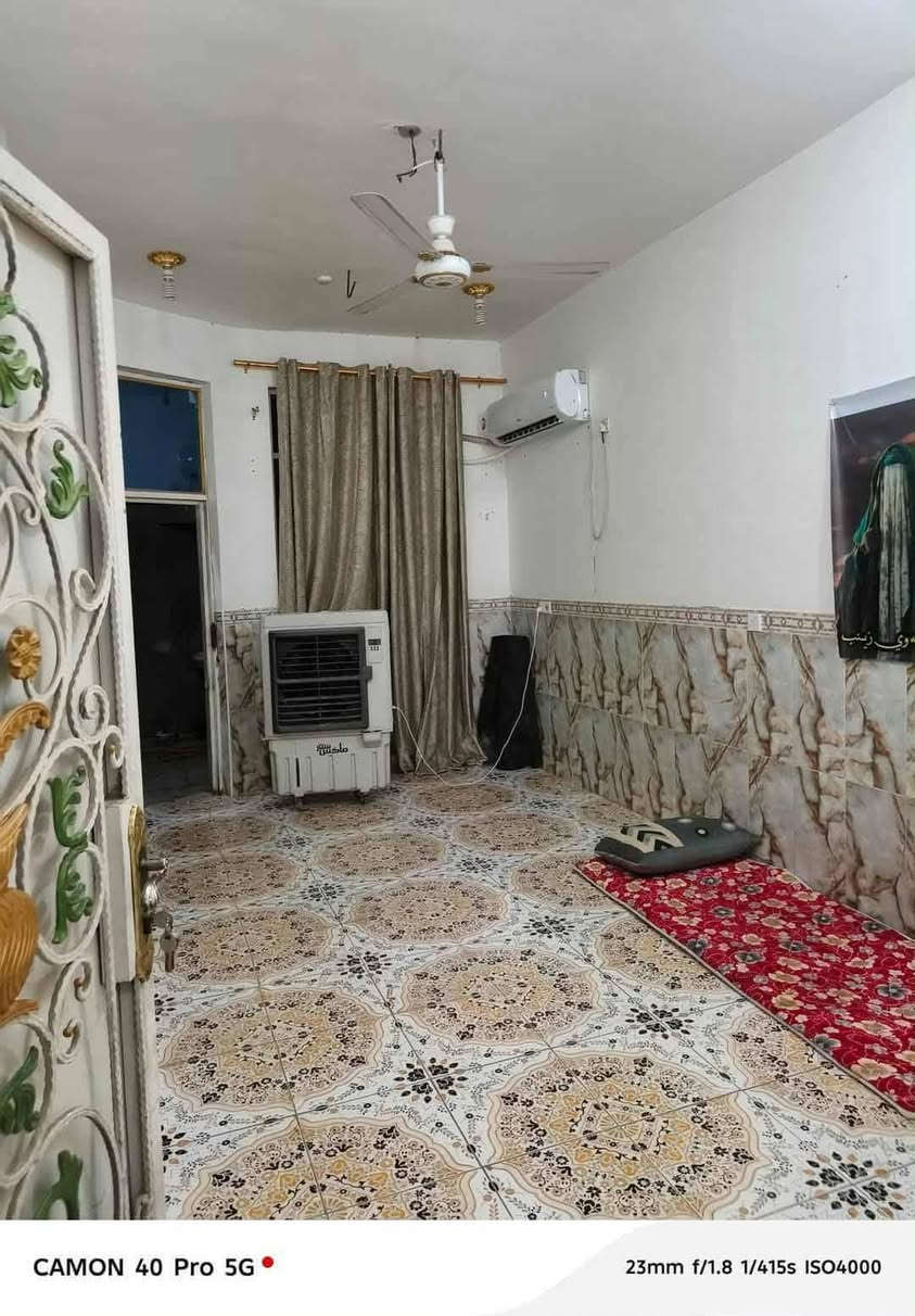 بيت بلحكم للبيع، ١٢٥ مترًا، غرفتا نوم، مطبخ، براني، وصالة، صحيات داخلية وخارجية، وطارمة، مع الطابق الثاني صالة كبيرة ومغاسل. البيت خلف الجان الطبية أو مركز الشرطة، حي الجمهوري.
هاتف ***********
