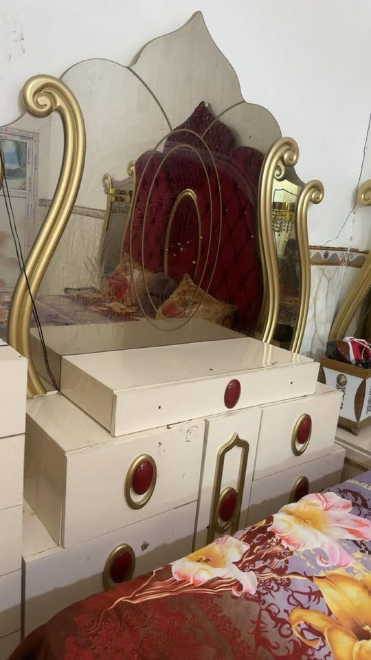 غرفه تركيه نضيفه بيه ملاحظات قليله ٤ قطع 
سعره ب مليون وبيه مجال مكان الكوفه البراكيه استفسار *********** واتساب
