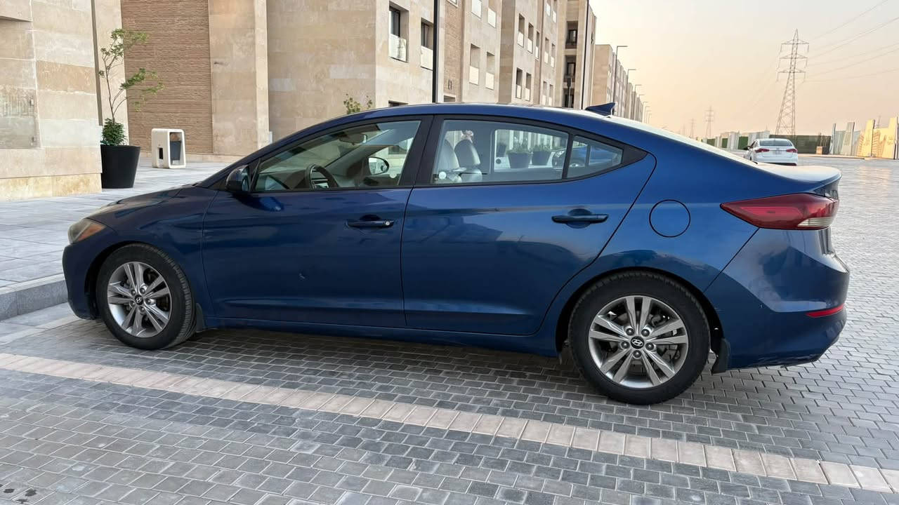 السلام عليكم
النترا 2018 وارد امريكي 

ماشية 125,000 ميل 

ضربتها بامريكا جاملغ امامي عكس السائق 

وبالعراق انضربت مرتين وخلالها تم تبديل بابين 

وبيها بارد يم قبق البانزين 

تبريد ممتاز 

حدادية جيدة جدا 

گير ومكينة مكفولات 

السعر 105 

صور الحادث مرفقة
السيارة موجودة في بغداد - التاجيات 

***********

