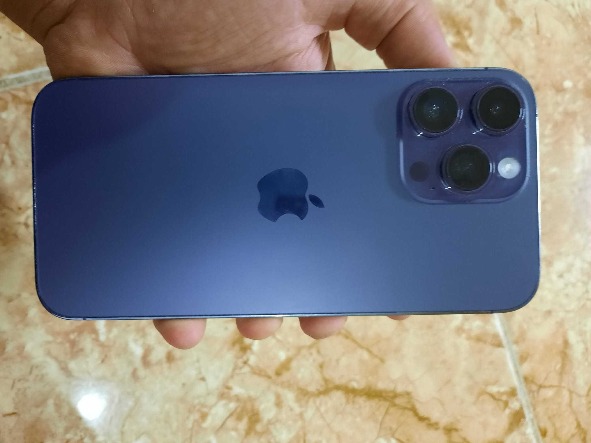 ايفون  14 برو ماكس  128
مبدل شاشه اصليه dd 
وكامره 
وبطاريه 
للبيع سعره 525 الف بيه مجال بسيط

نص مكتوب في الصور:
- ٩١ ٣:٣٠ القطع والخدمة تجمع Apple سجل تاريخ القطع والخدمة، وهذا السجل يعرض معلومات عن هذا الـ iPhone وحالته وتفاصيل إصلاحه. معرفة المزيد... يتوفر تكوين الكاميرا تم اكتشاف كاميرا خلفية جديدة. يرجى إعادة التشغيل لتكوين الكاميرا الخلفية الجديدة لهذا الـ iPhone. معرفة المزيد... إعادة التشغيل والانتهاء من الإصلاح سجل تاريخ الخدمة الشاشة غير معروف البطارية غير معروف
