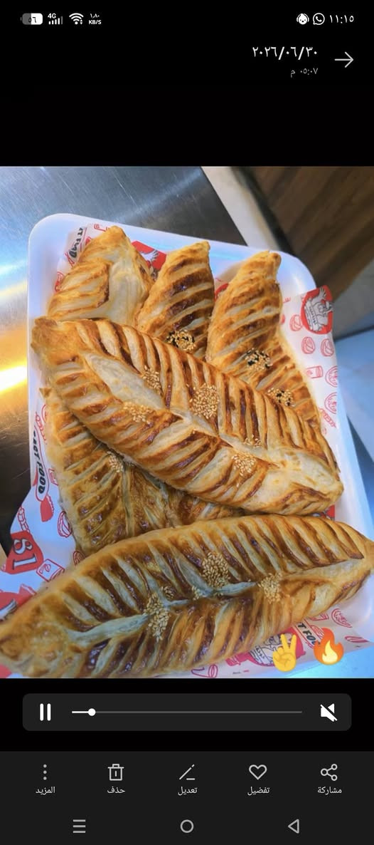 سلام عليكم يوجود جميع أنواع الفطائر بيتزه عش البلبل الحلبي بورك تركي ع طلب.....واتساب***********

نص مكتوب في الصور:
- PIZZA RESTAURANT مذاق لا يقاوم بيتزا بطعم مختلف مكونات طازجة تحضير يومي طعم لا ينسى توصيل سريع
- ١١:١٥
- ٢٠٢٦/٠٦/٣٠
- ٠٥:٠٧ م
- المزيد
- حذف
- تعديل
- تفضيل
- مشاركة