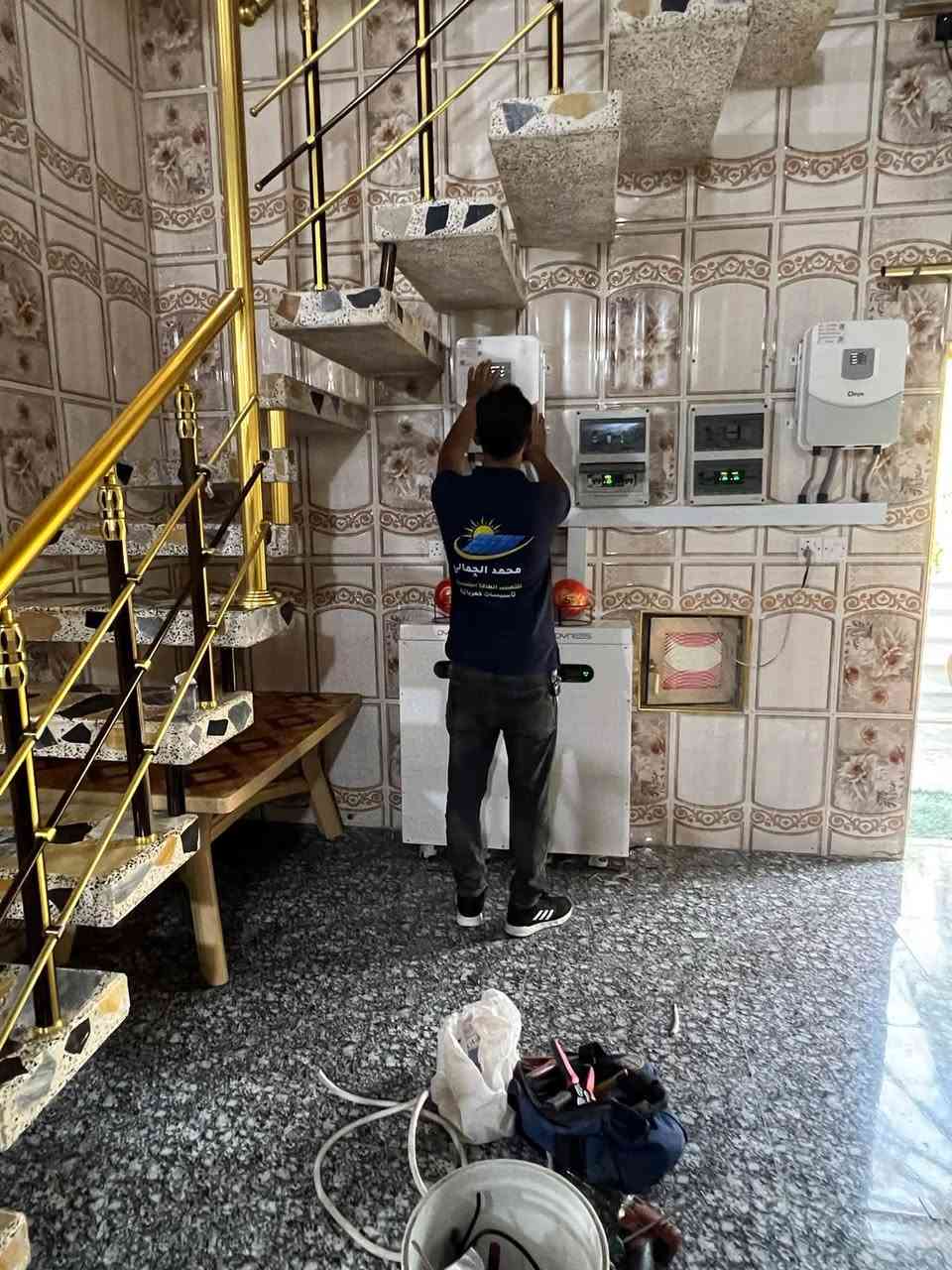 ☀️ على بركة الله تم تنفيذ منظومة طاقة شمسية متكاملة ☀️

⚡ قدرة المنظومة: 30 أمبير نهاري وليلي ⚡

🔋 مواصفات المنظومة:

* ⚡ Inverter Deye: عدد 2، قدرة كل واحد 6.6 كيلوواط.
* 🔋 Battery Dyness: عدد 2، سعة كل بطارية 16 كيلوواط ساعة.
* ☀️ ألواح LONGi X10: عدد 16 لوح.
* 🛡️ بورد حماية متكامل.
* 🔩 حديد مغلون درجة أولى.
* 🏗️ صبات كونكريت درجة أولى.
* 👷 كادر فني متخصص بالتنفيذ والتنصيب.

✨ جودة بالمواد، دقة بالتنفيذ، واهتمام بأدق التفاصيل.

📞 رقم الهاتف: ***********

📍 العنوان: بابل / قضاء الهاشمية

👷‍♂️ بإشراف م.المهندس محمد الچمالي
