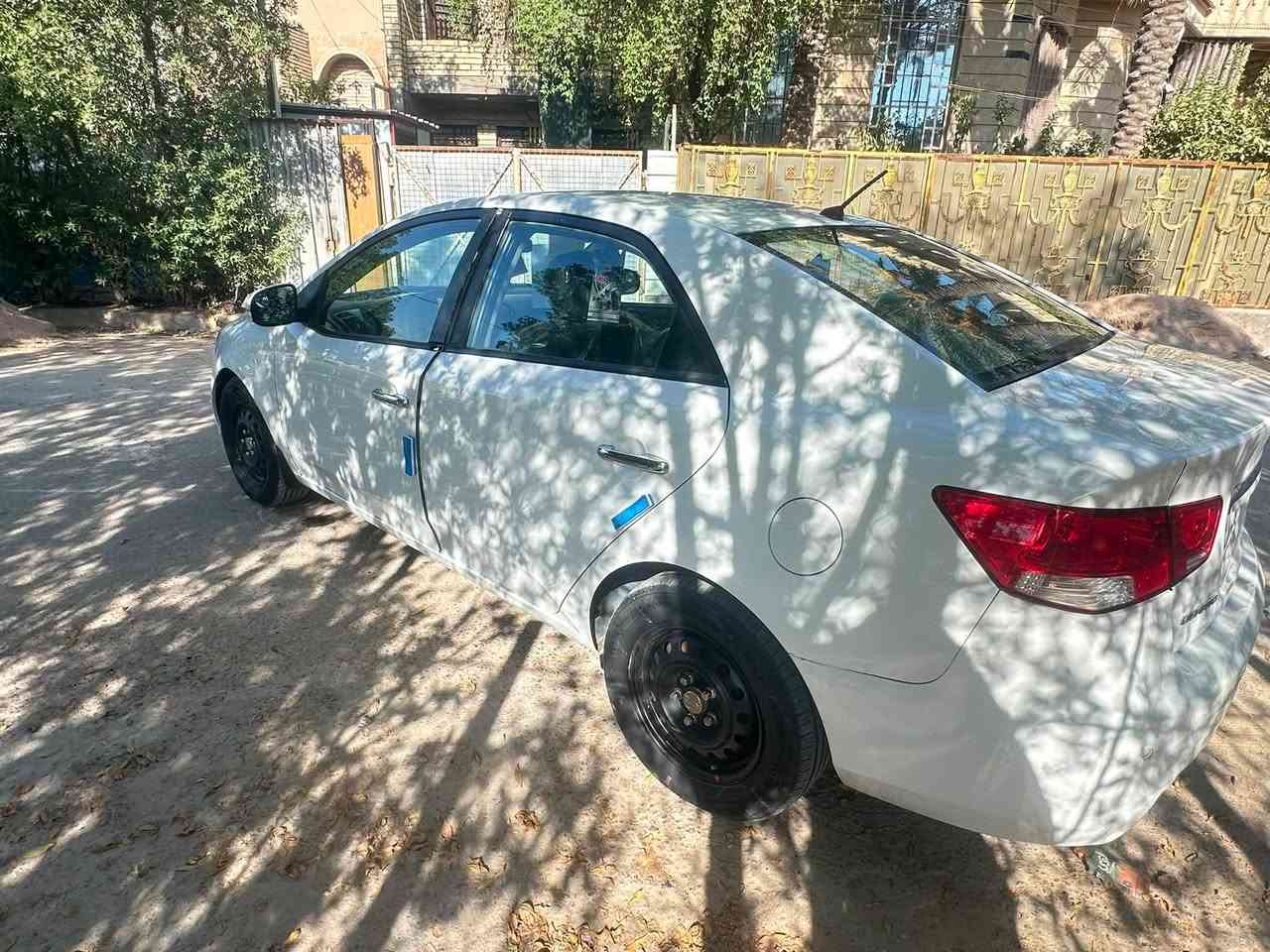 كيا سيراتو موديل ١٣ خليجي
محرك ٢٠٠٠ دوش 
صبغ فقط هلال جاملغ خلفي  خلف السائق 
الباقي  كفاله عامه
السايره جاهزه بدون اي نقص سعرها ٩٩
مكاني  غزاليه 
***********
