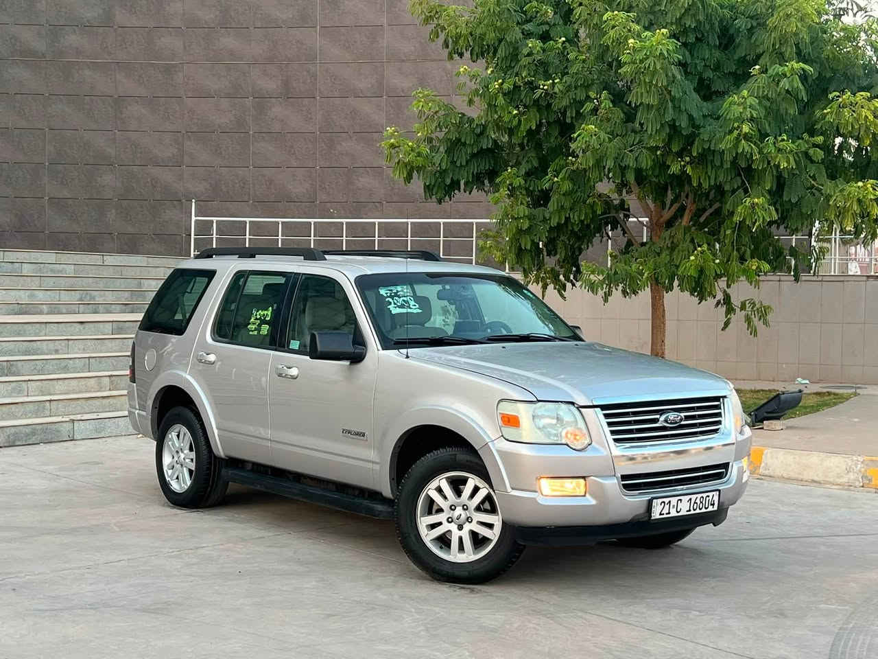 فورد اكسبلور 2008خليجي. نيفا *********** كير و محرك شرط شاشه و كاميره تخم اطارات جدد تبريد ثلج ❄️ 3مقاعد 7راكب سنويه و رقم جدد سعر 105بي مجال مكان كركوك
