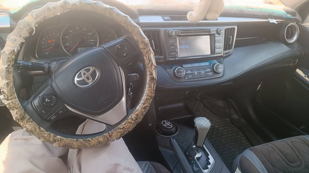 راف فور موديل 2015
فئةXLE
  
فتحة سقف 
ثلاث انظمة سرعة
 بدون حادث فقط بارد بجاملغ السياق 
 رقم بابل انكليزي مكان السيارة الكوت
155 وبيها مجال
*********** واتساب

