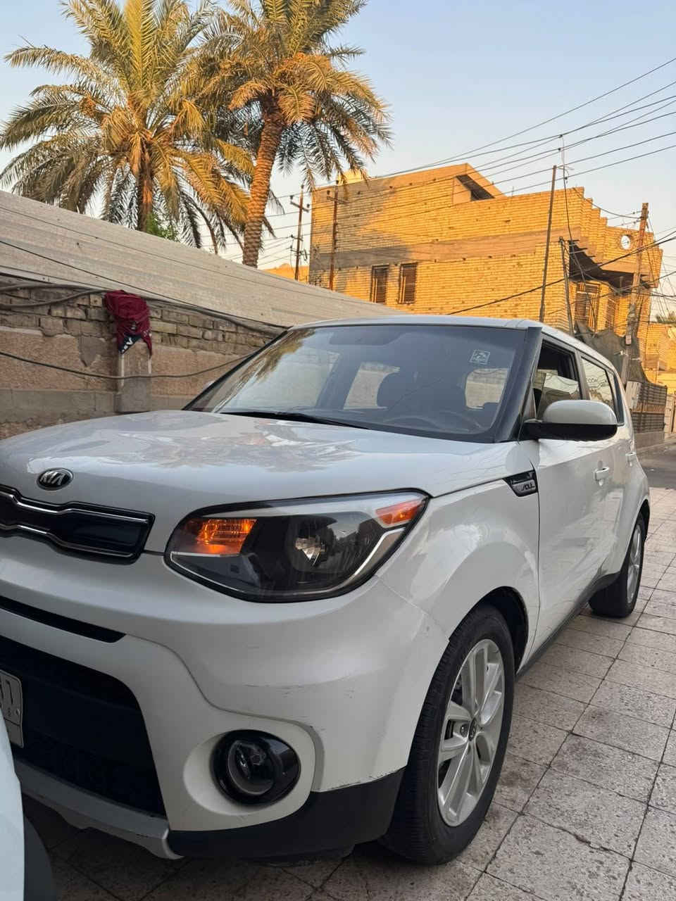 السلام عليكم
صول ٢٠١٧
بيه ٣ قطع
سونار مرفوق ويا الصور
السياره حلوه مبيه اي نقص
مكاني الدوره
السعر 100 بيه مجال بسيط 
***********
