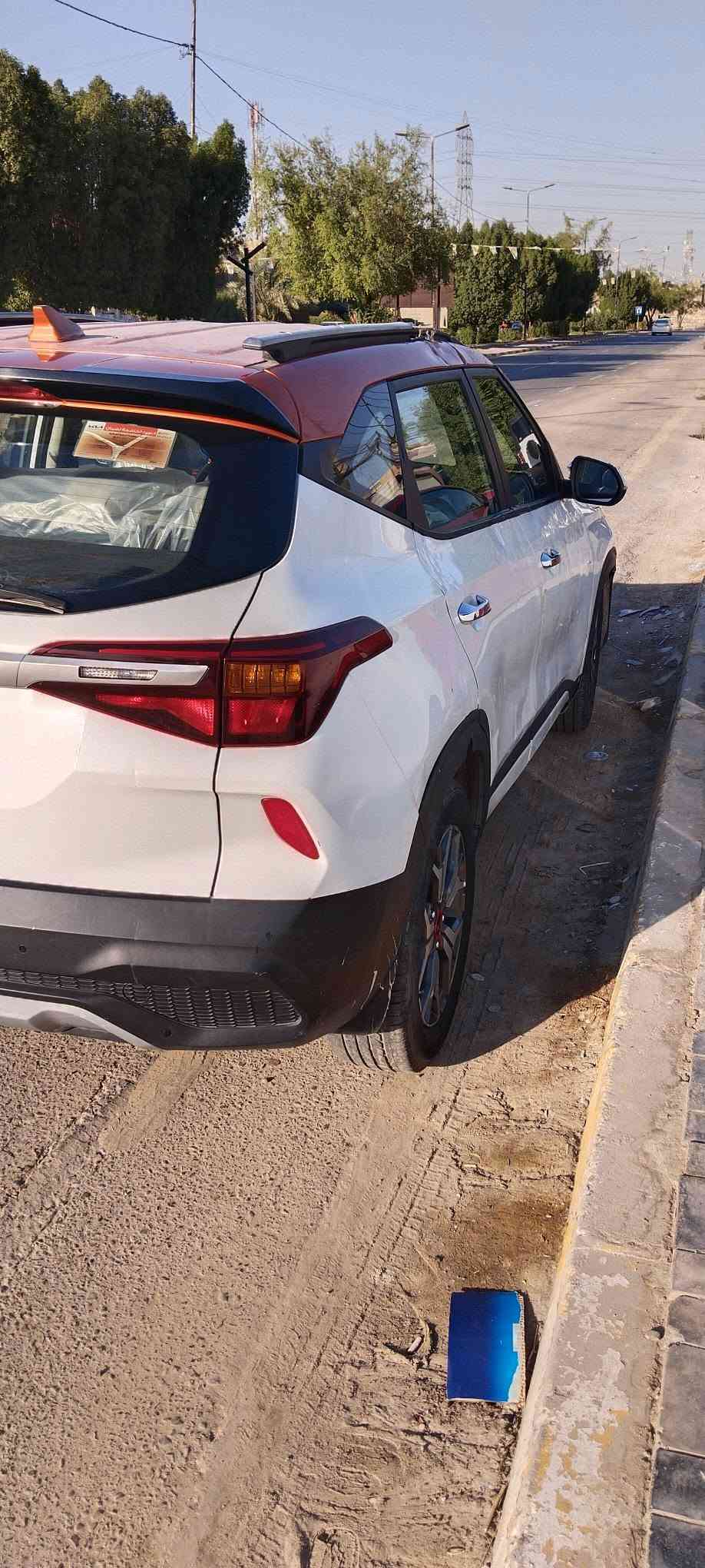 كيا سليتوز للبيع خليجي موديل ٢٠٢١
اتعرضت لحادث سقوط طابوق 
سياره جاهزة مابيه اي شيء
مكينه وكير وتبريد وصدر شرط
بسمي هزه جديد سعره ١٠٥
مكاني بغداد الغزالية 
للاستفسار ***********
