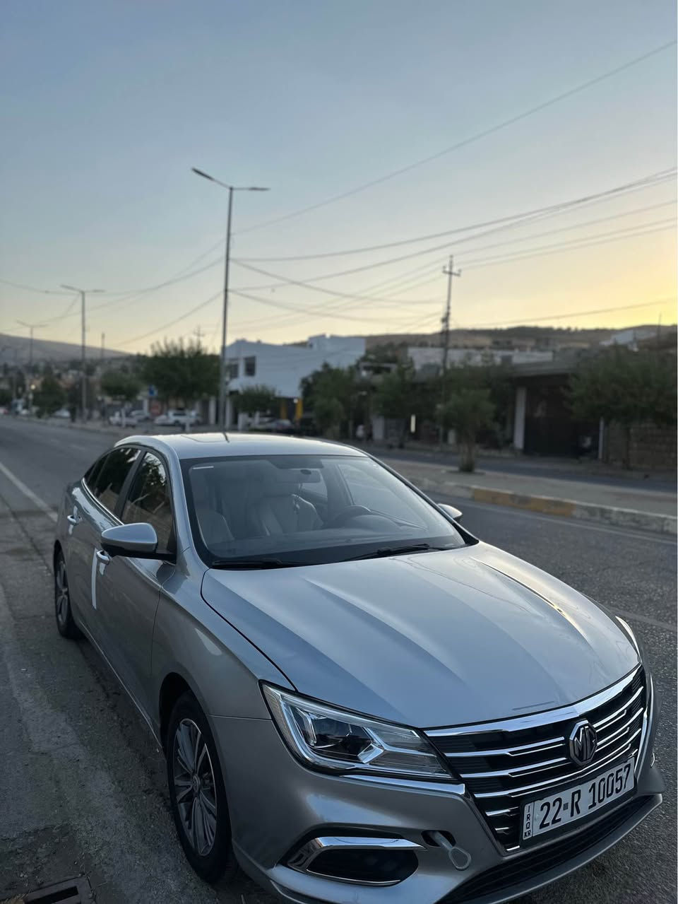 Mg 5 2023 فول مواسوفات 
27,000 ڕۆیشتیە  
سەیارەکی زۆر زۆر خاوێن و توند و تۆلە 
سبوغ هیچی نیە 
تەنها سەری بۆنیتی بستەک تەعدیلی هەیە
نرخیشی داوای 105 وەرەقە و مەجالەکی برایانەی لێ دەکەم 
*********** wats up/ viber 🤳🏻 سوران, أربيل
