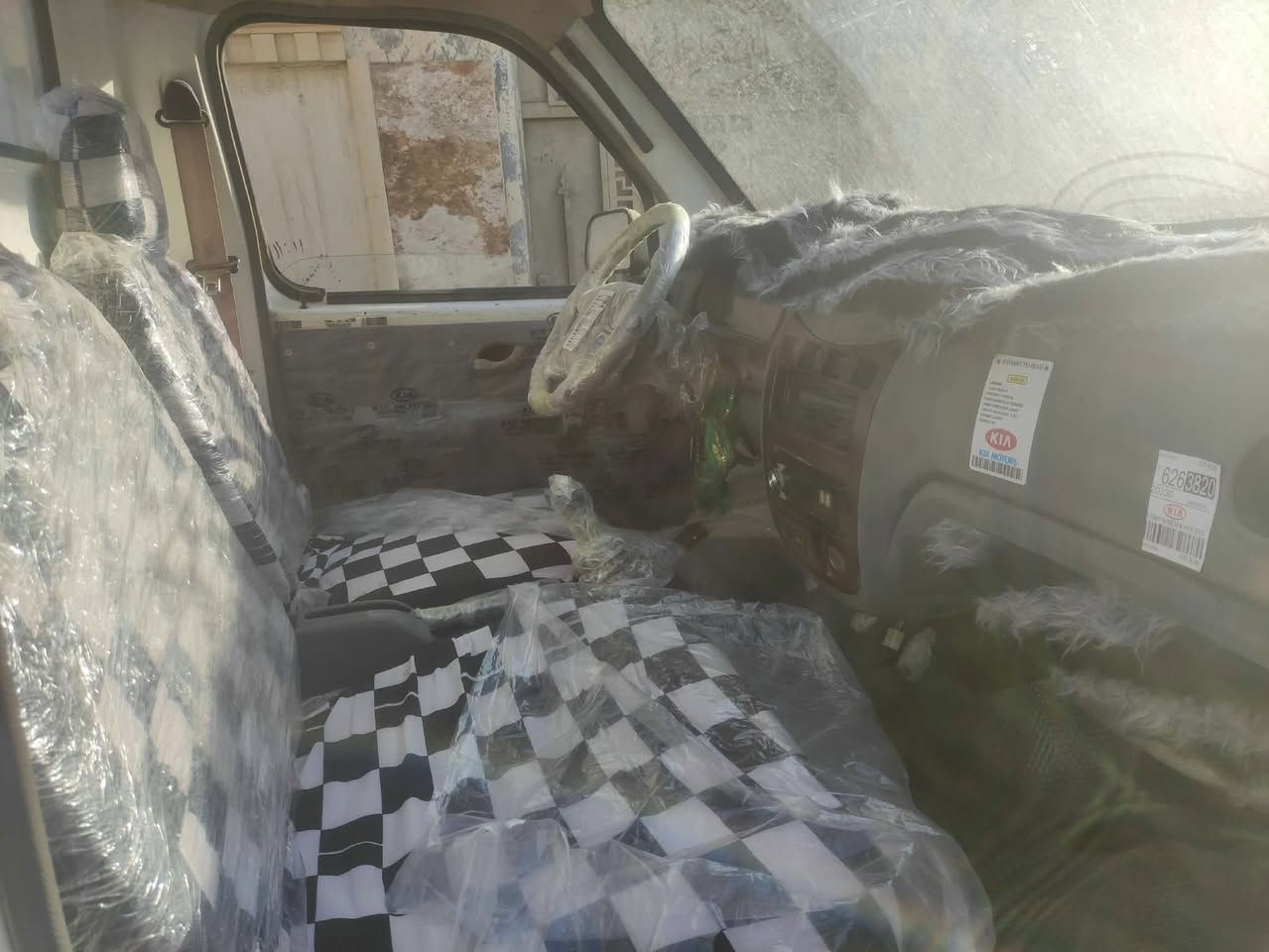 بيع مستعجل 38 $
بيع مستعجل 38سياره فحل حمل 2 طن جنبي زيرو جديده موديل 2011 استلام 2026 رقم بغداد حره للإستفسار الاتصال ***********
***********بعض الاحيان غير متواجد على الفيس المواصفات أدناه 
محرك 2500 مفتوح4 سلندر
الحموله 2 طن
بدي كبير 7 جنكال 2 متر 
الوقود كاز 
اكسن كبير دبل تاير 14
6كير عادي
دبل ورك امامي خلفي
شاصي شيلمان
