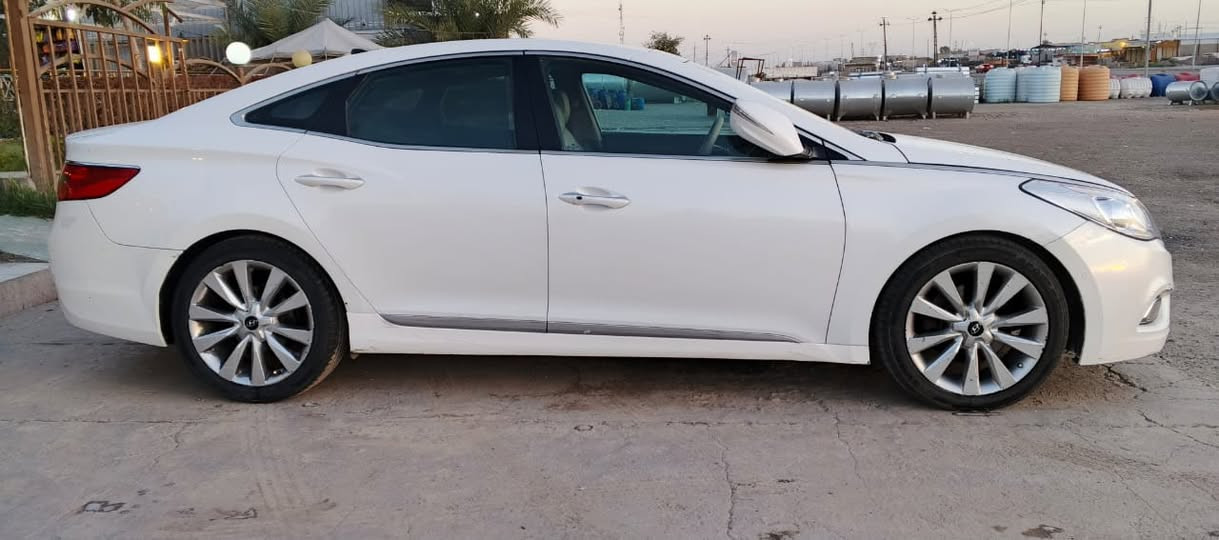 السلام عليكم ازيرا موديل 2012 وارد خليجي فول مواصفات اعلى فئة  محرك 3000 دوش المرغوب
رقم سليمانية مكفولة  كفاله عامه عدا صبغ ربع الجاملغ الخلفي كما موضح في السونار المكان سامراء رقم الهاتف *********** مكلف بل نشر
