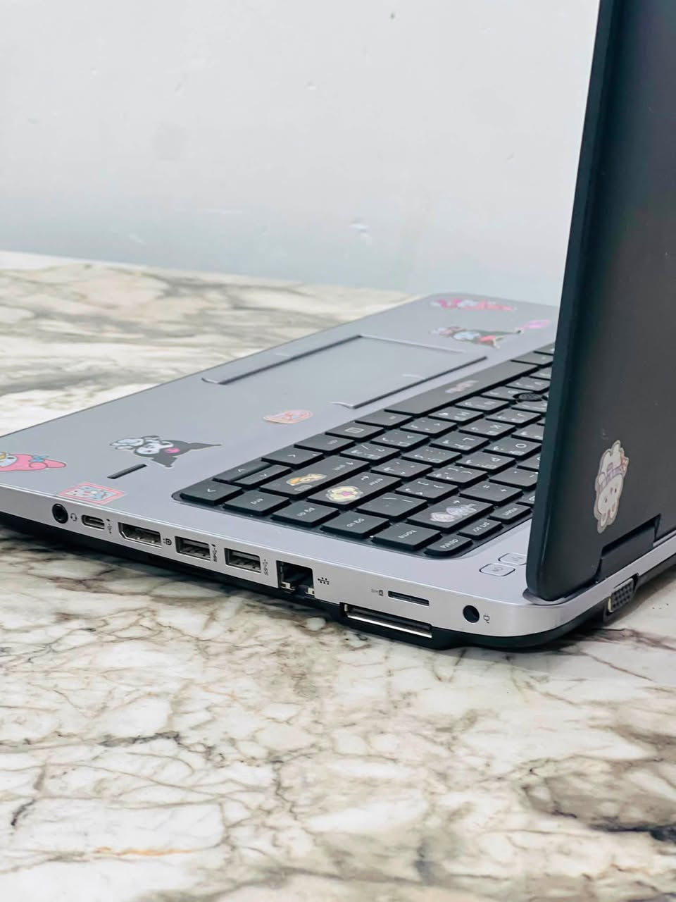 حاسبه A5 جيل السادس للبيع نوع HP افضل انواع الحاسبات مكفوله كلشي مامبدل بيها كامل ملحقاتها جنطه + شاحنه + ماوس 
ذاكرتها 256G والرام 8 سعرها 275 بيها مجال
***********
مكان قلعه سكر
