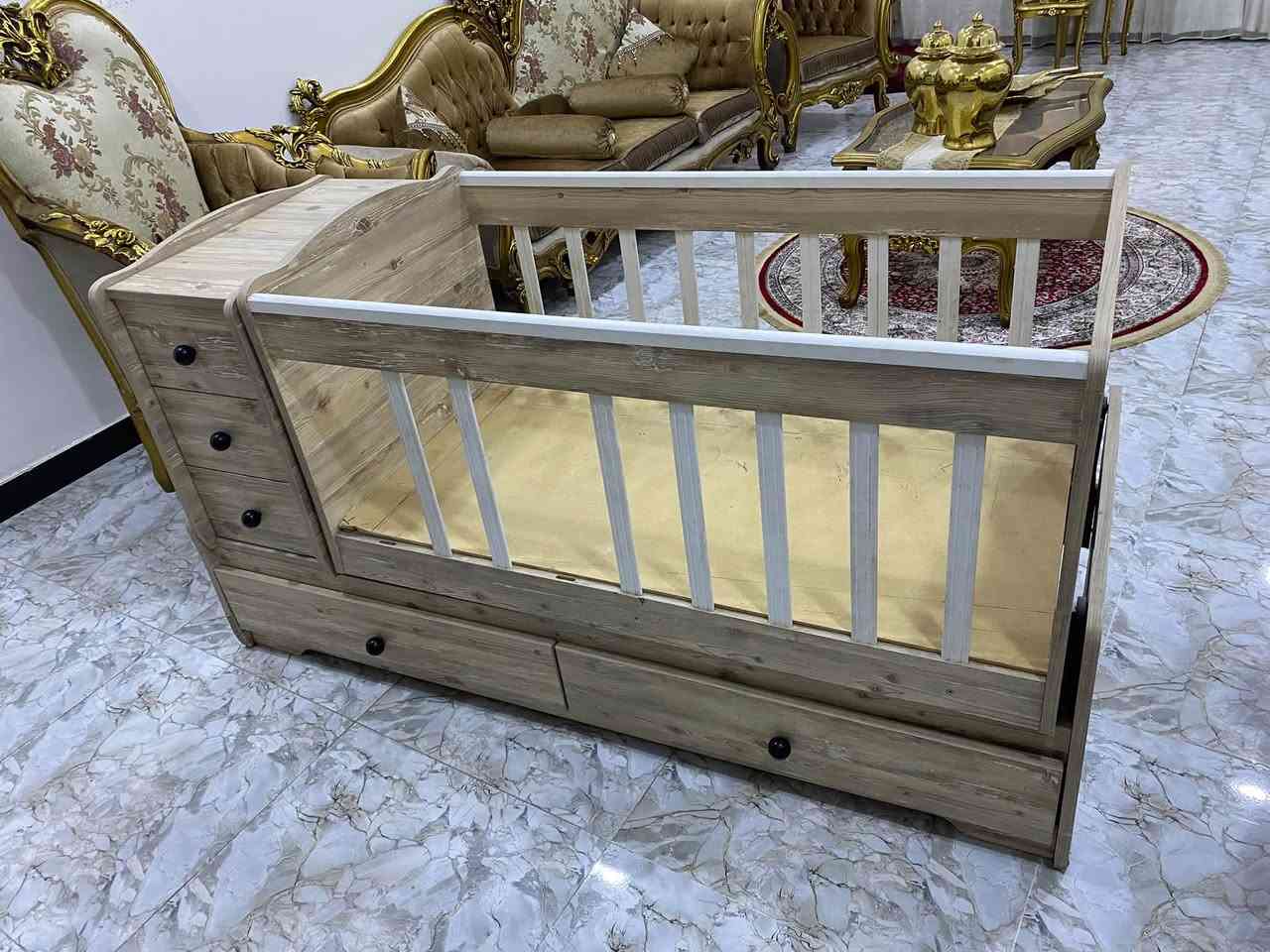 السلام عليكم 
سرير طفل هزاز للبيع السعر 100 الف 
الموقع بغداد حي الجهاد المكاسب
***********
