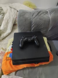 بلي فور كامل ملحقاته بدون عطل نضيف جدا جوستك أصلي وكارتون السعر 250 ول...